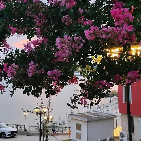 Beachfront In Aureliya * נסבר